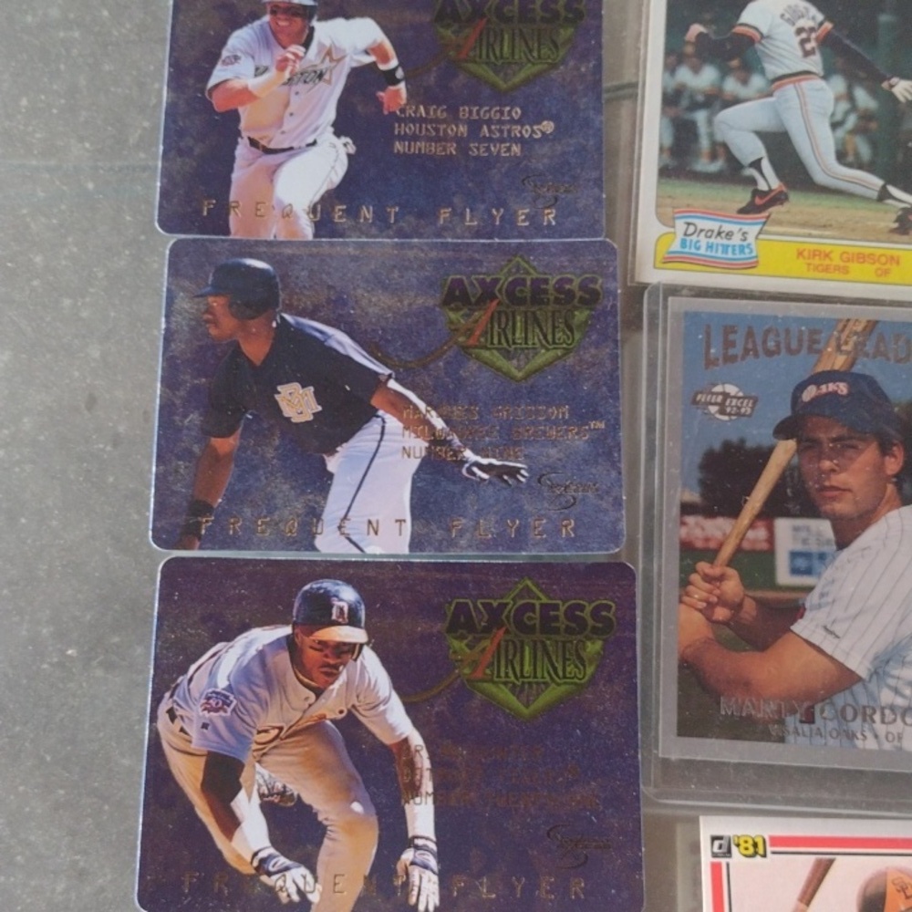 Assorted Baseball Trading Cards Collection - Picture 3 of 7